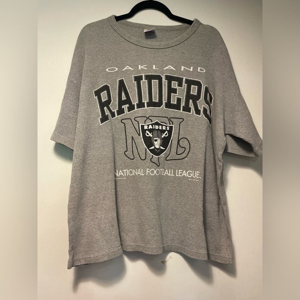 Vintage 1990’s Oakland Raiders NFL T-Shirt Bulletin Athletic 90s